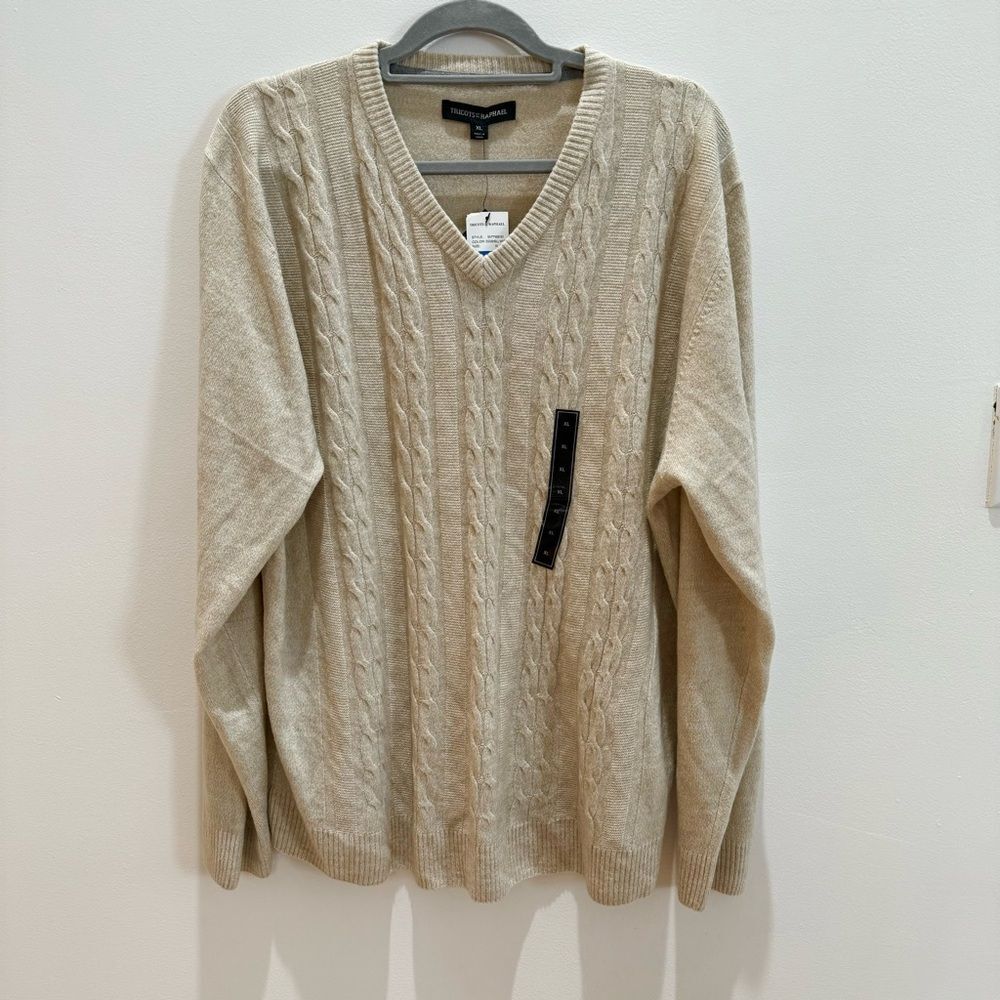Tricots St. Raphael oatmeal beige long sleeve V-neck men’s sweater extra large.